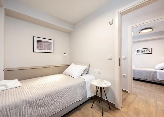 Latour Inspired By Elegance * Cós