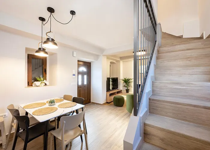 Villa Latour Inspired By Elegance *