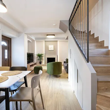 Latour Inspired By Elegance