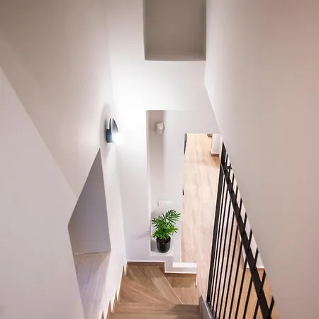 Latour Inspired By Elegance *