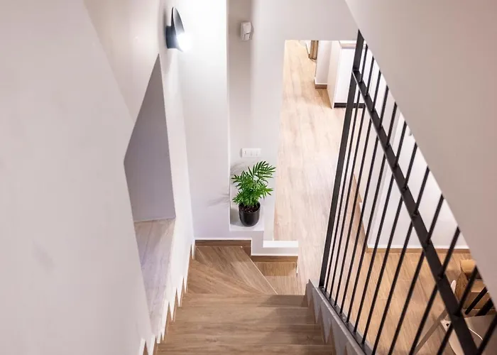 Villa Latour Inspired By Elegance