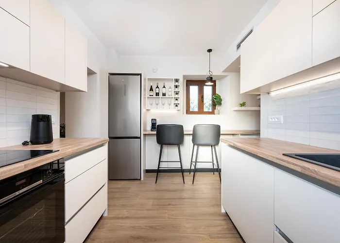 Latour Inspired By Elegance Kos