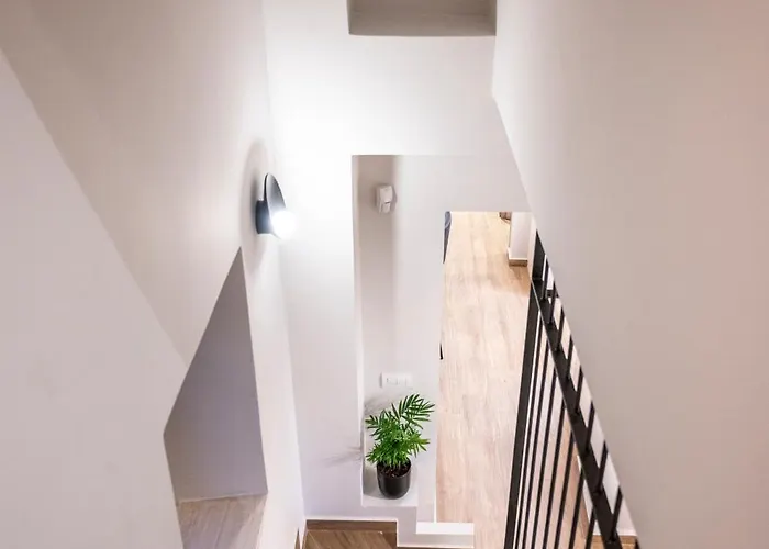 Latour Inspired By Elegance *